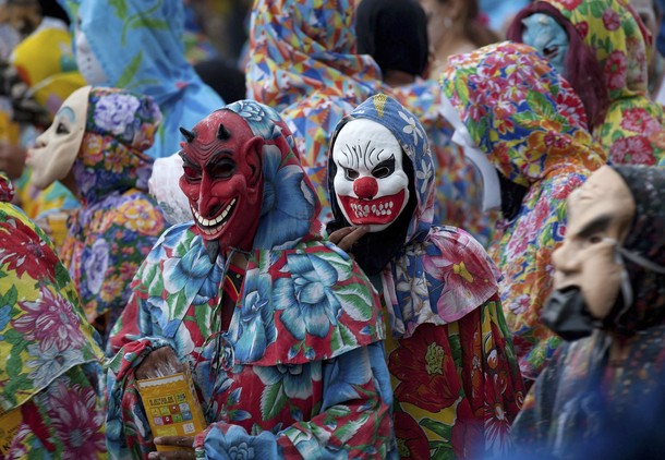 Хупа Оссо карнавал (Xupa Osso Carnival) в Обидуш, берега реки Амазонки, Португалия, 19 февраля 2012 года.