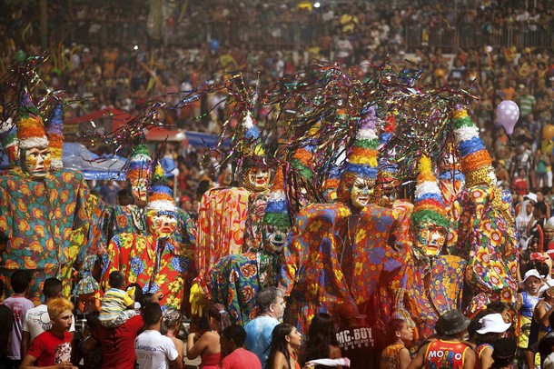Хупа Оссо карнавал (Xupa Osso Carnival) в Обидуш, берега реки Амазонки, Португалия, 19 февраля 2012 года.