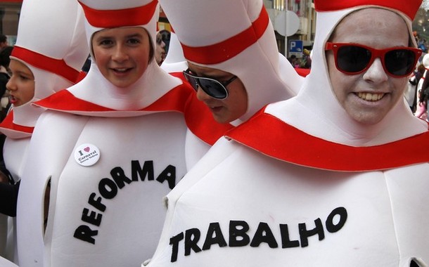Карнавальный парад в Торреш (Carnival parade in Torres Vedras), Португалия, 21 февраля 2012 года