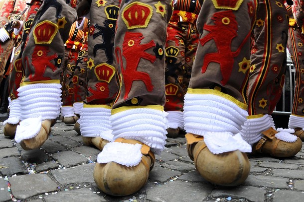 Карнавальное шествие в центре Бенша (carnival parade in the city centre of Binche), Бельгия, 21 февраля 2012 года