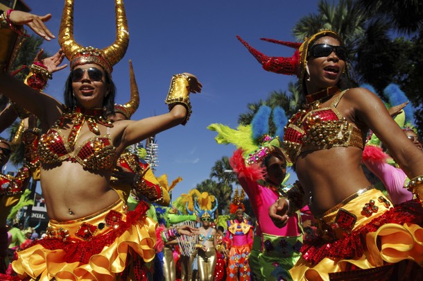 Карнавал в Санто-Доминго (carnival in Santo Domingo), 4 марта 2012 года/3327457_325 (610x405, 94Kb)