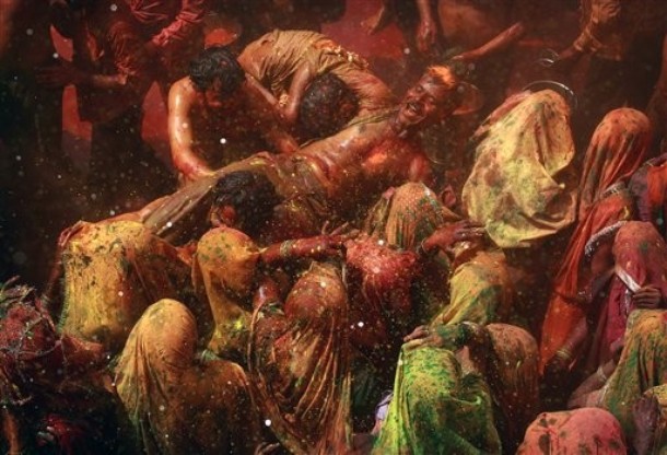 Холи фестиваль цветов (Holi festival of colours) в Балдев храме, Даужи, Индия, 9 марта 2012 года/3327457_125 (610x416, 80Kb)