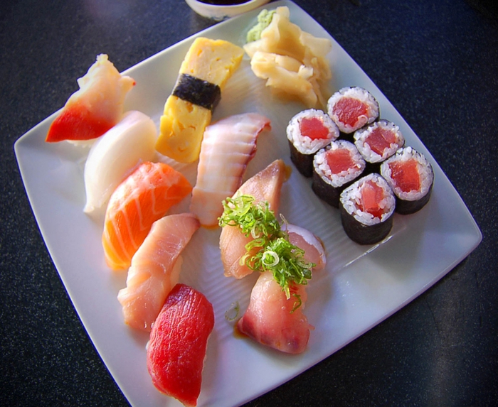 3925073_Sushi_at_Pasadena_restaurant (700x573, 307Kb)