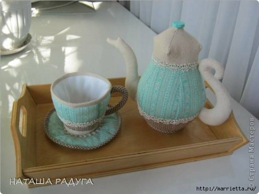 Текстильный сувенир для кухни. Чайник и чашка (1) (520x390, 91Kb)