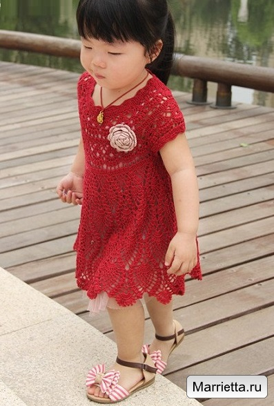 Вязаное детское платье для девочки Салатовый ананас из хлопка