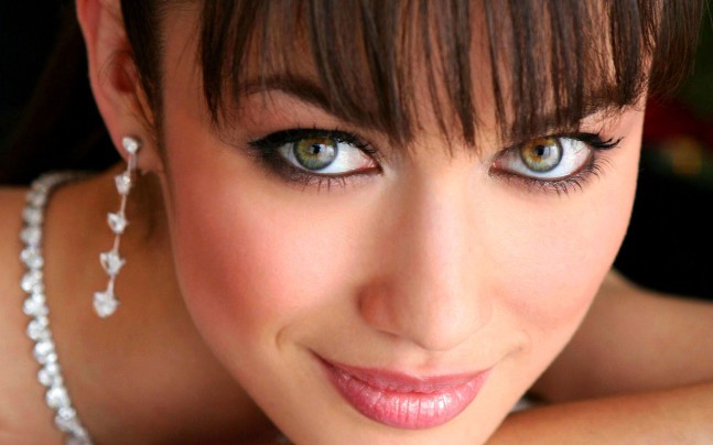 29919-actress-fine-brown-french-fringe-model-olga-kurylenko-smiling-brown-eyes-647x404 (647x404, 63Kb)