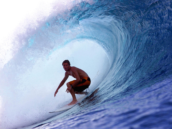 surfer-riding-a-wave (700x525, 388Kb)