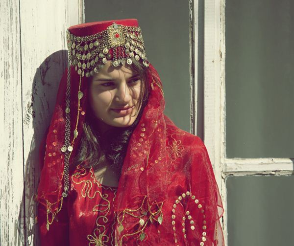 fam-2_azerbaijan_woman_lrg (600x503, 53Kb)