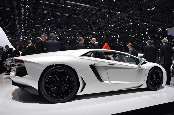 lamborghini-aventador_13 (700x464, 122Kb)