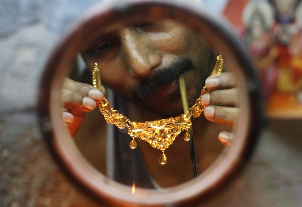 Золотые ожерелья на семинаре в Калькутте, 11 апреля 2012 года/2270477_86 (610x417, 48Kb)