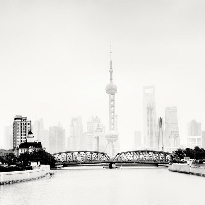 Красивые черно белые фото Шанхая от Martin Stavars 14 (700x700, 60Kb)