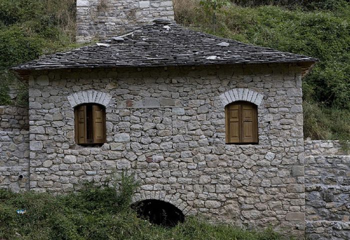 1302609623_buildings_that_look_like_faces_19 (700x480, 105Kb)