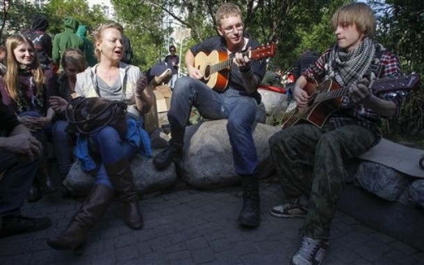 Добрый лагерь оппозиции в районе Чистых прудов, Москва, 15 мая 2012 года/2270477_95 (610x382, 67Kb)