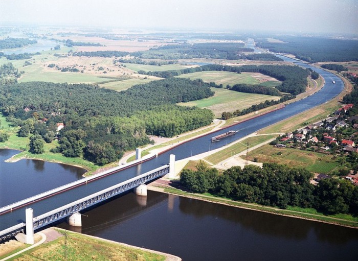 Magdeburg-Water-Bridge-31-900x657 (700x511, 118Kb)