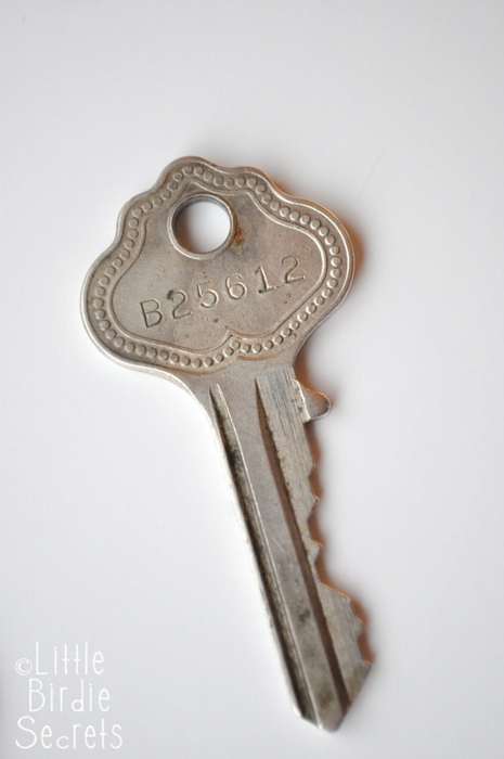 antique key (465x700, 129Kb)