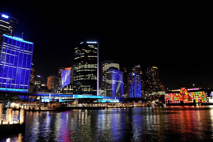 Красочный фестиваль света 2012 в Сиднее 8 (700x464, 95Kb)