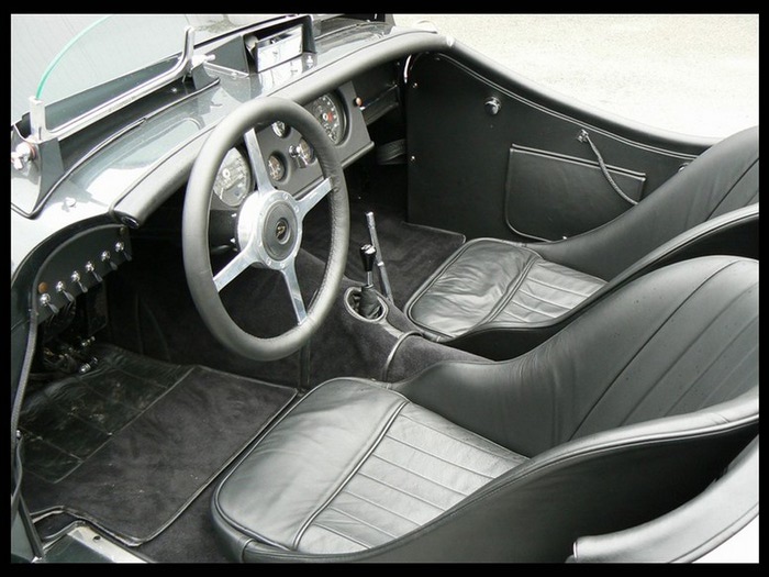 Jaguar XK120 - самая красивая машина 50-х годов 19-го века 8 (700x525, 97Kb)