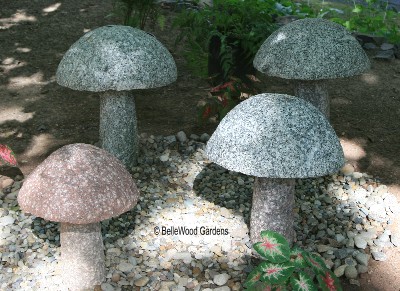 Mushroom House_2008-08_stone mushrooms (400x291, 61Kb)
