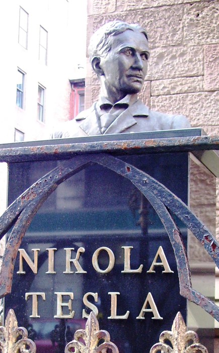 Nikola_Tesla_bust_at_St._Sava (435x700, 95Kb)