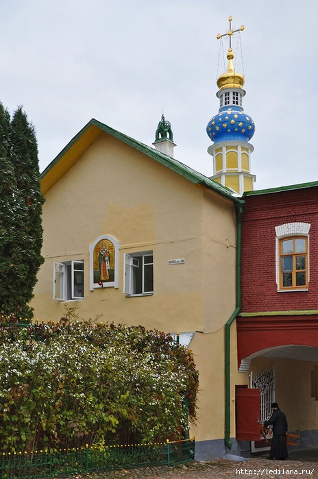 Псково-Печерский монастырь40 (464x700, 217Kb)