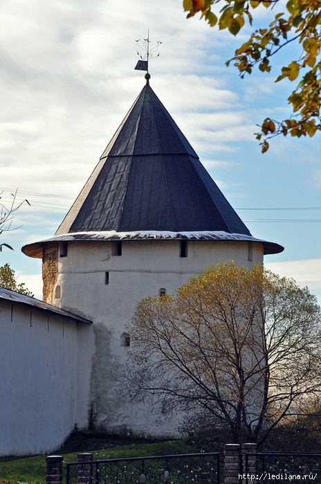 Псково-Печерский монастырь17 (464x700, 227Kb)