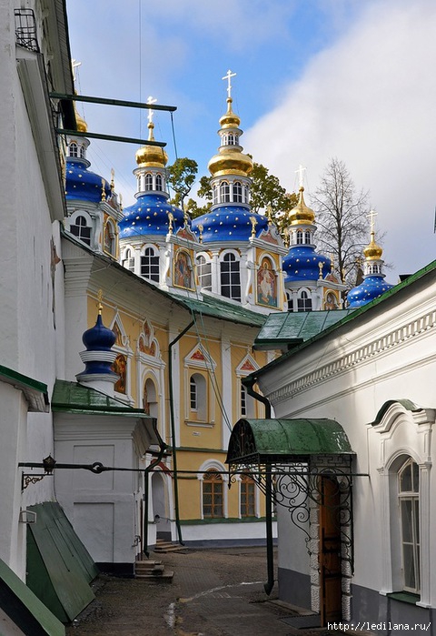 Псково-Печерский монастырь (480x700, 240Kb)