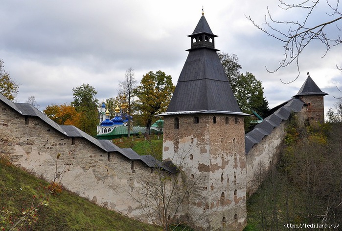 Псково-Печерский монастырь49 (700x471, 264Kb)