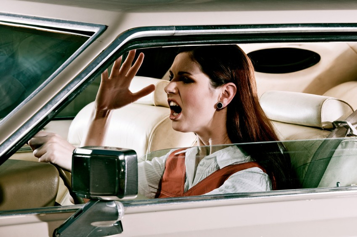 32-aggressive-woman-driverjpg (700x465, 312Kb)