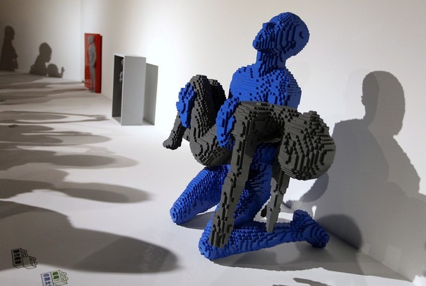 Выставка 'Искусство кирпича' ('The Art of the Brick') в хуашаньском творческом парке, Тайбэй, 14 июля 2012 года