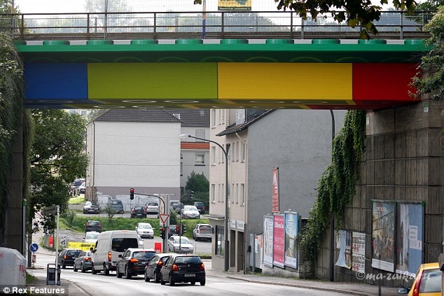 Lego-мост от германского уличного художника Megx