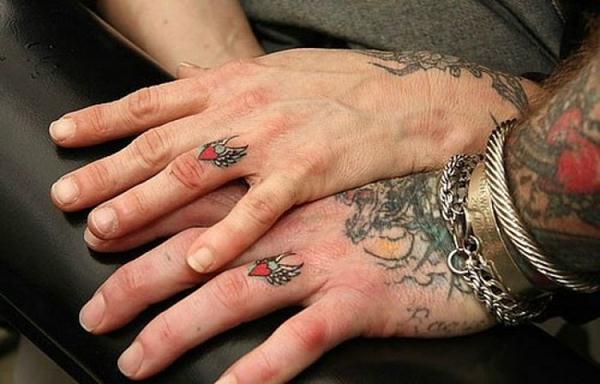 Татуировки в виде обручальных колец. Фотографии