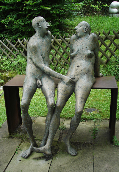 скульптуры голых женщин