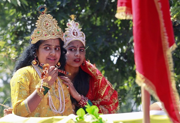 Накануне индусского фестиваля 'Джанмаштами' в Мумбаи, 9 августа 2012 года.