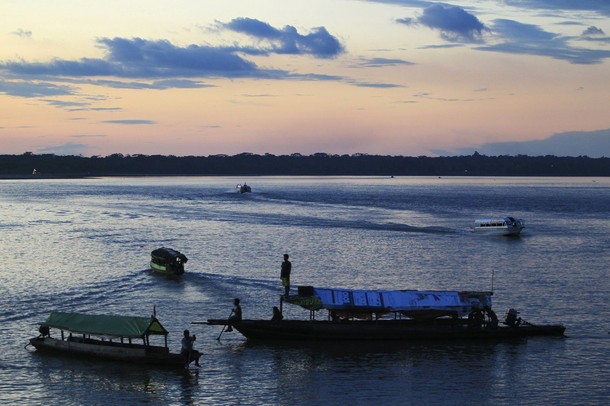 Река Амазонка - одно из семи природных чудес света, Икитос, 13 августа 2012 года