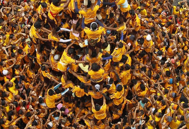 Джанмаштами фестиваль знаменующий рождение индуистского бога Кришны, Мумбаи, Индия, 10 августа 2012 года.