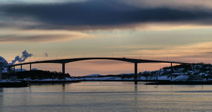 3949747_Bronnoysund_bridge (700x370, 47Kb)