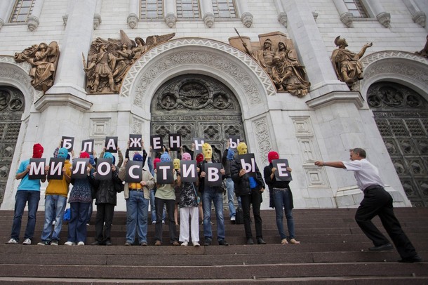 Акция в поддержку 'Pussy Riot' у храма Христа Спасителя, Москва, 15 августа 2012 года