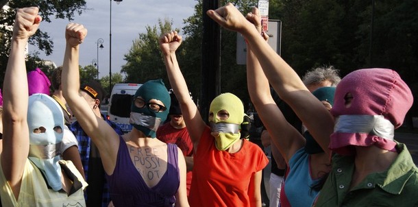 Демонстрации сторонников панк-группы 'Pussy Riot' в центре Варшавы, Польша, 17 августа 2012 года