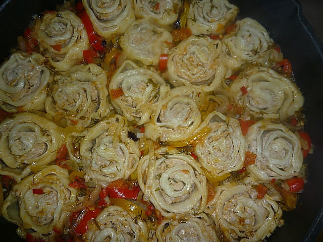 Манты на сковороде на овощной подушке рецепт с фото