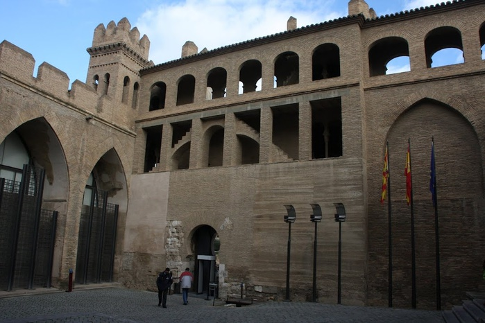 Замок Альхаферия (Castillo de Aljaferia) - жемчужинa испанского исламского наследия 44991