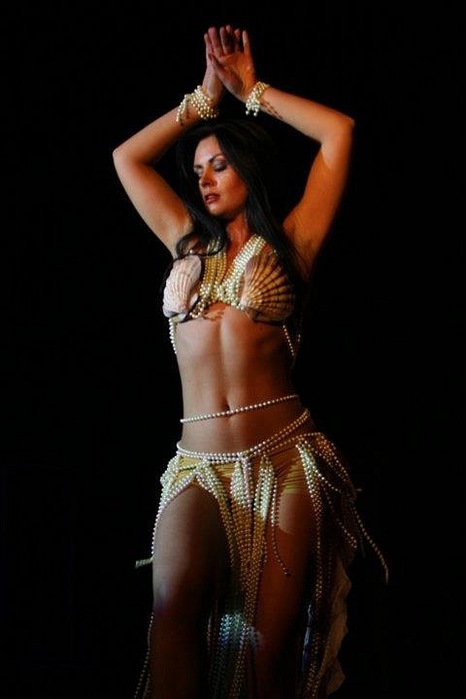 Опытная танцовщица показала роскошное тело - секс фото 
