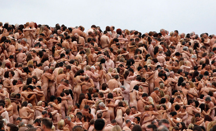 2447247_Spencer_Tunick_5 (700x425, 162Kb)