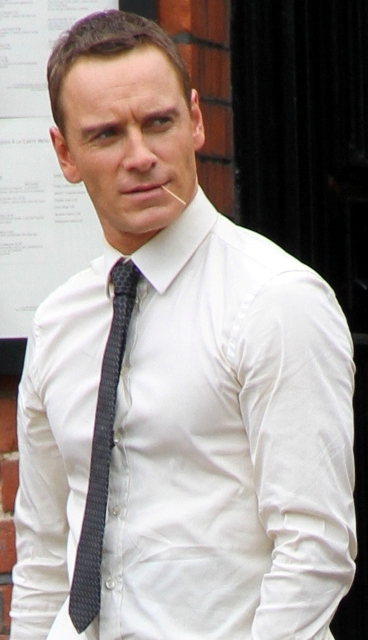 michael%20fassbender%2017sept12%2001 (368x640, 149Kb)