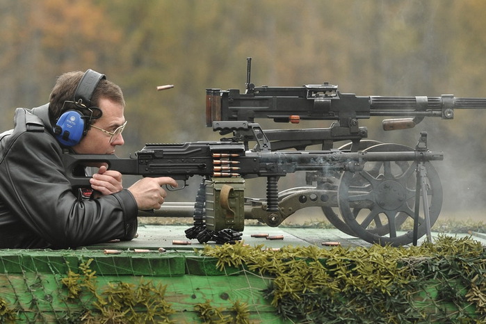 Медведев с пулеметом