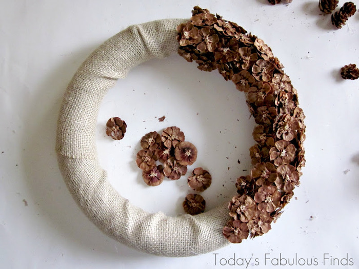 How to make a pine cone flower wreath_5951 (700x525, 125Kb)