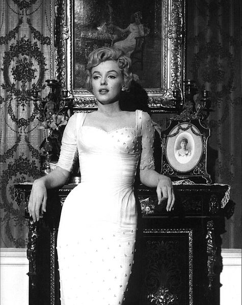 475px-Marilyn_Monroe,_The_Prince_and_the_Showgirl,_1 (475x599, 65Kb)