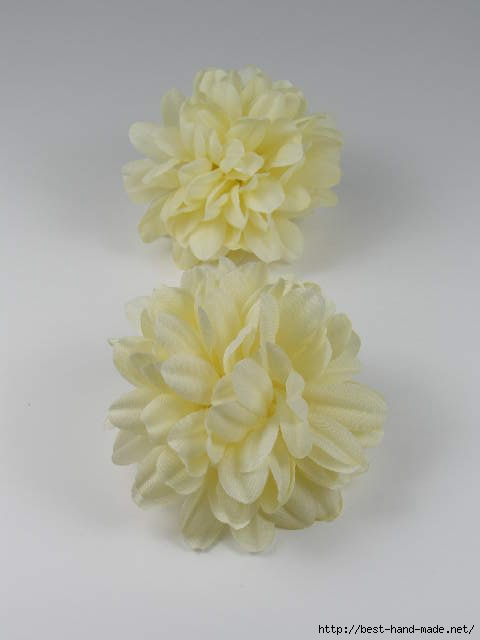 cream-chrysanthemum-fabric-flower-hair-elastics-x2-1097-p (480x640, 54Kb)