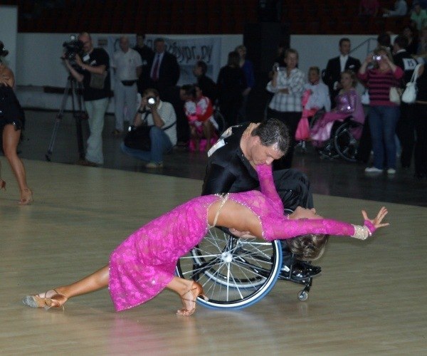 инвалиды-танцоры-на-инвалидныхколясках (600x500, 61Kb)