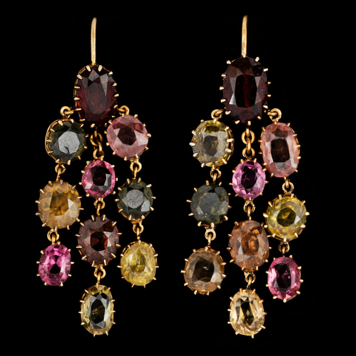 1349623865_a_pair_of_multi_coloured_chandelier_earrings (700x700, 311Kb)