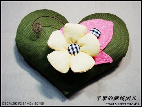 Валентинка с цветочком из ткани